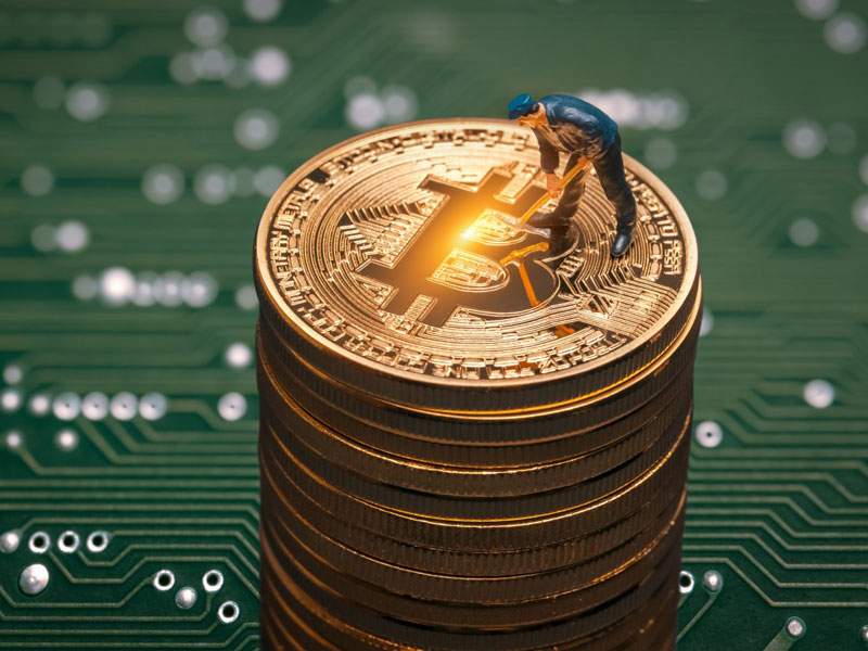 ماینر بیت کوین چیست و چگونه کار می‌کند؟
